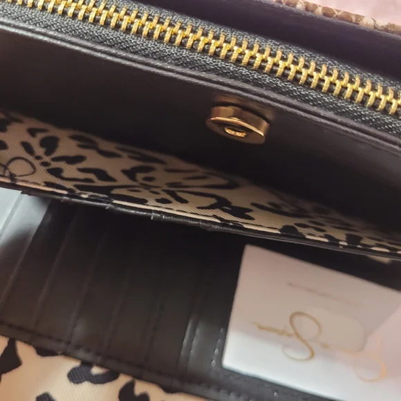 Hard To Find! Jessica Simpson large bifold/zip-around wallet. - Picture 6 of 16
